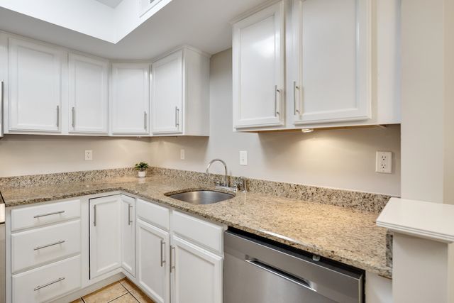 1817 Crossflower Cv Unit 84, Germantown, TN 38138