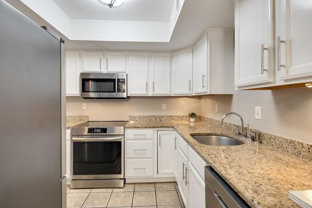 1817 Crossflower Cv Unit 84, Germantown, TN 38138