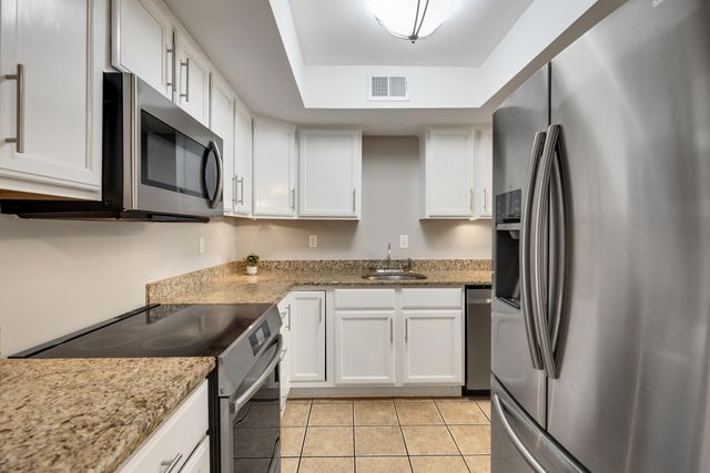 1817 Crossflower Cv Unit 84, Germantown, TN 38138