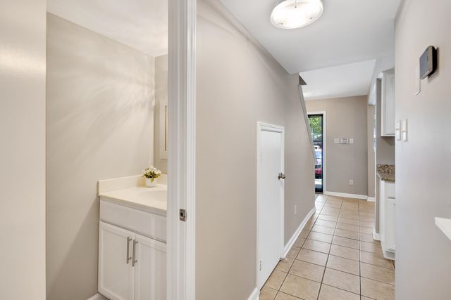 1817 Crossflower Cv Unit 84, Germantown, TN 38138