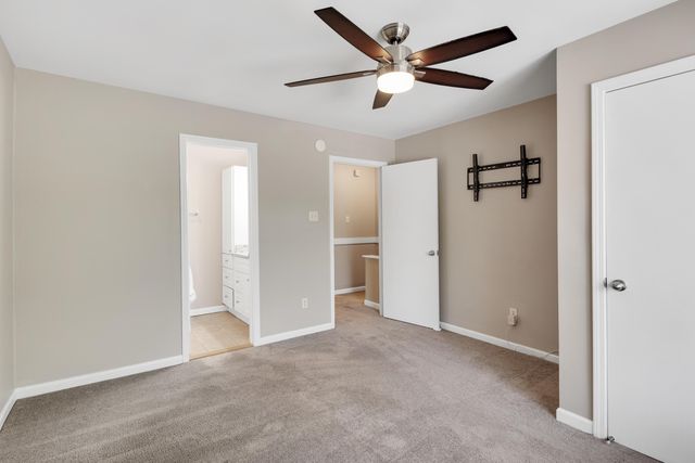 1817 Crossflower Cv Unit 84, Germantown, TN 38138