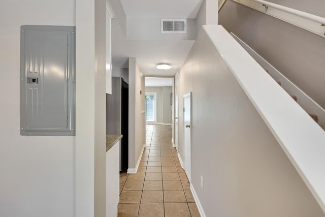 1817 Crossflower Cv Unit 84, Germantown, TN 38138