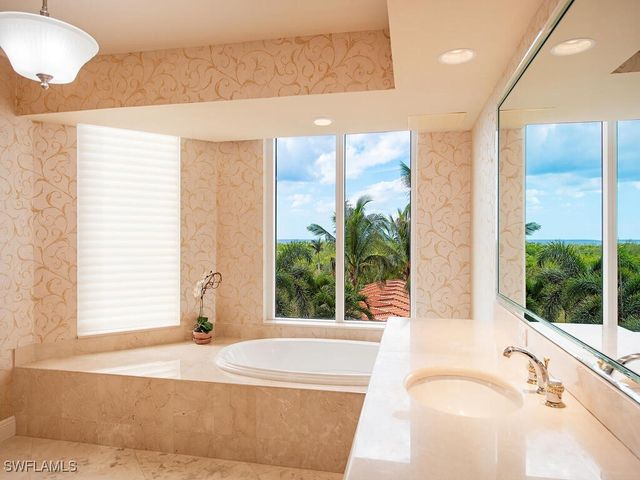 6597 NICHOLAS BLVD 503, Naples, FL 34108