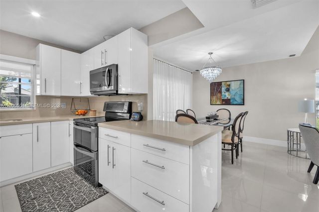 15743 Woodgate Pl E, Sunrise, FL 33326