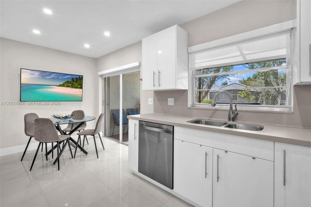 15743 Woodgate Pl E, Sunrise, FL 33326