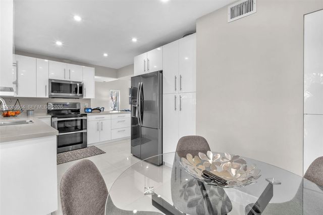 15743 Woodgate Pl E, Sunrise, FL 33326