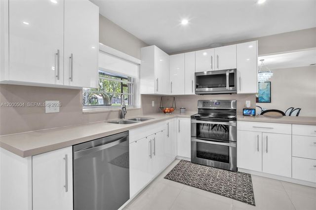 15743 Woodgate Pl E, Sunrise, FL 33326