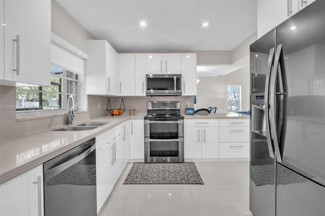 15743 Woodgate Pl E, Sunrise, FL 33326