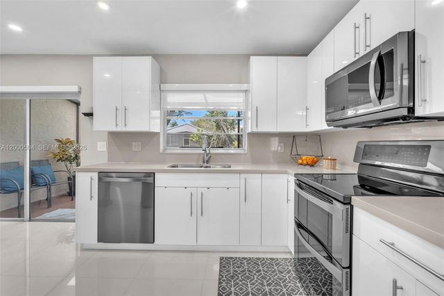 15743 Woodgate Pl E, Sunrise, FL 33326