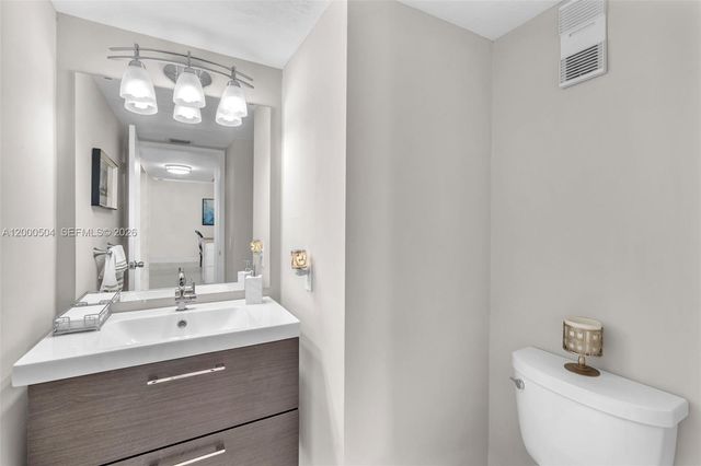 15743 Woodgate Pl E, Sunrise, FL 33326