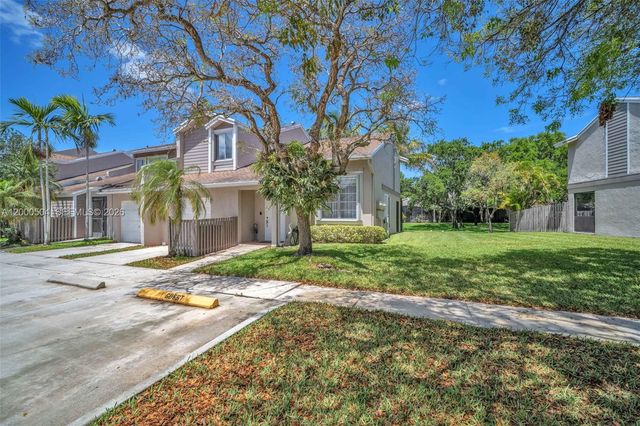 15743 Woodgate Pl E, Sunrise, FL 33326