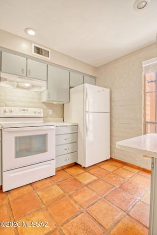 2875 N Tucson Blvd Apt 44, Tucson, AZ 85716