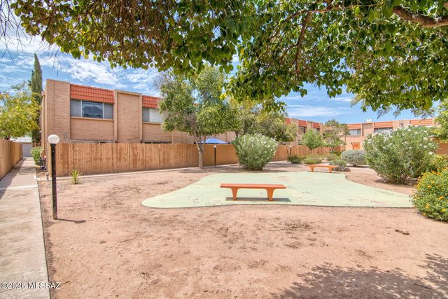 2875 N Tucson Blvd Apt 44, Tucson, AZ 85716