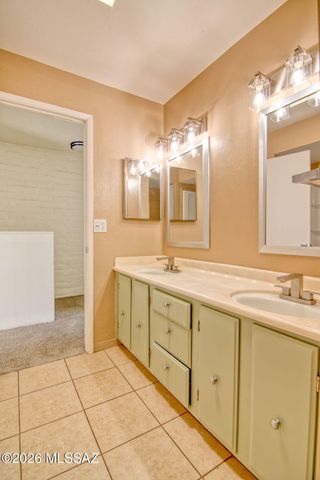 2875 N Tucson Blvd Apt 44, Tucson, AZ 85716