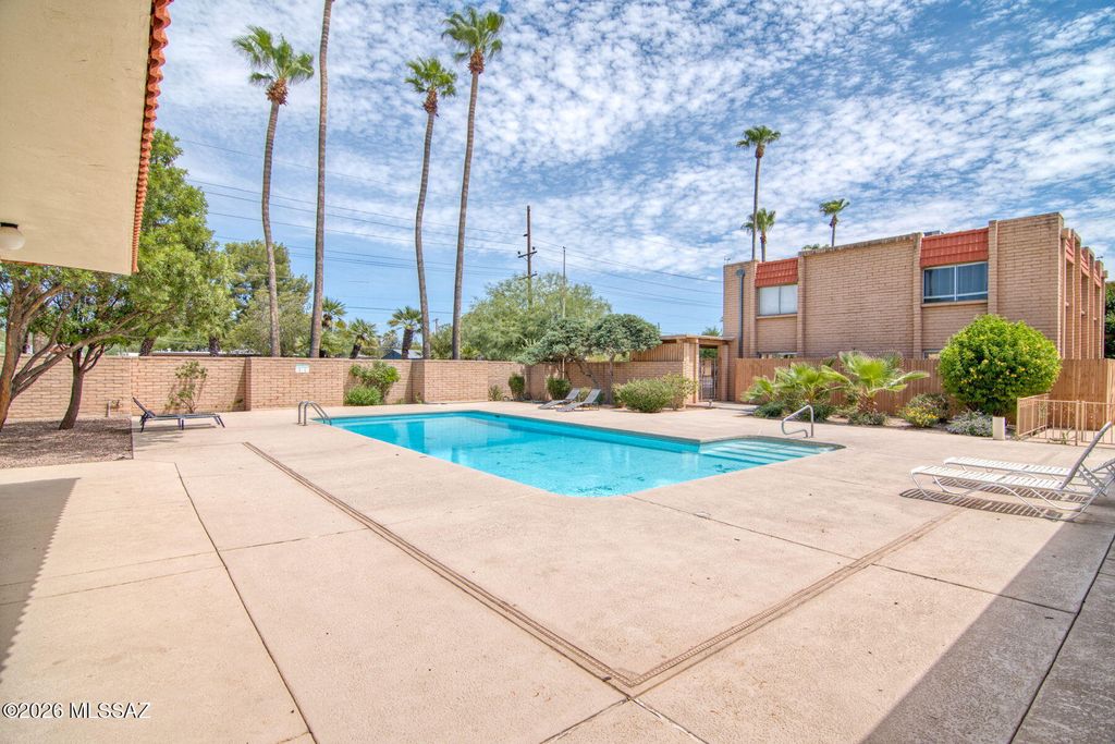 2875 N Tucson Blvd Apt 44, Tucson, AZ 85716
