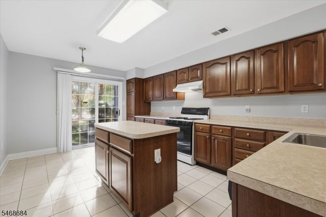 1802 S Branch Dr, Readington Twp., NJ 08889