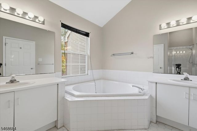 1802 S Branch Dr, Readington Twp., NJ 08889