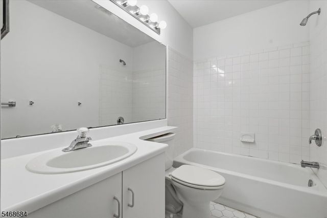 1802 S Branch Dr, Readington Twp., NJ 08889