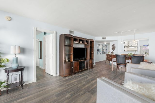 116 Lake Emerald Drive 101, Oakland Park, FL 33309