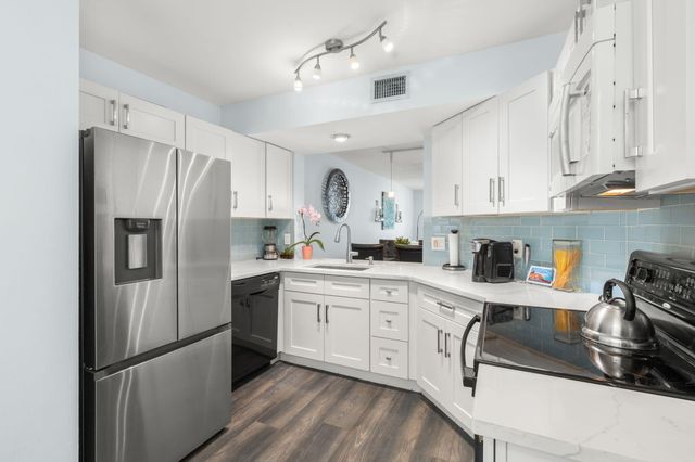 116 Lake Emerald Drive 101, Oakland Park, FL 33309