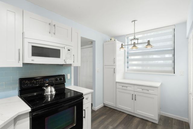 116 Lake Emerald Drive 101, Oakland Park, FL 33309