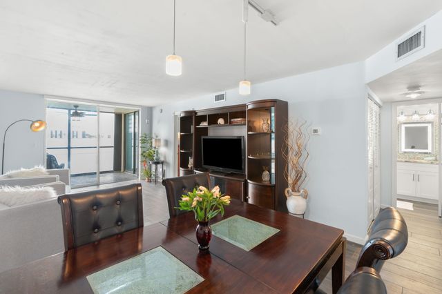 116 Lake Emerald Drive 101, Oakland Park, FL 33309
