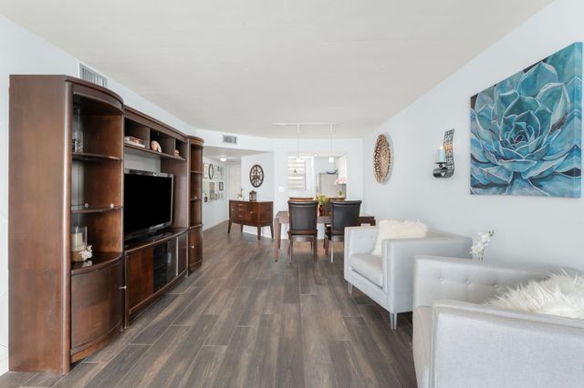116 Lake Emerald Drive 101, Oakland Park, FL 33309