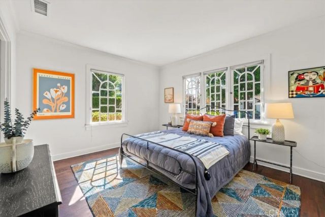 11155 Hortense Street, Toluca Lake, CA 91602
