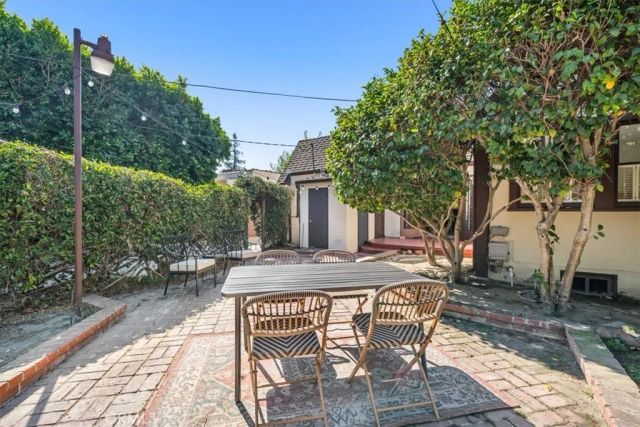 11155 Hortense Street, Toluca Lake, CA 91602