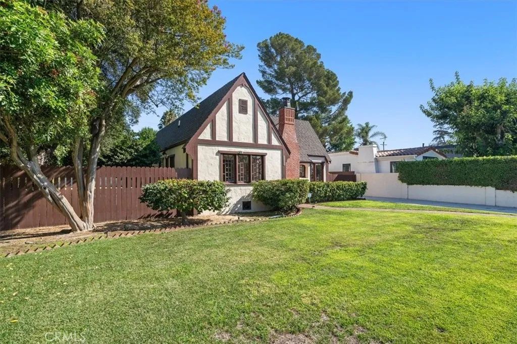 11155 Hortense Street, Toluca Lake, CA 91602
