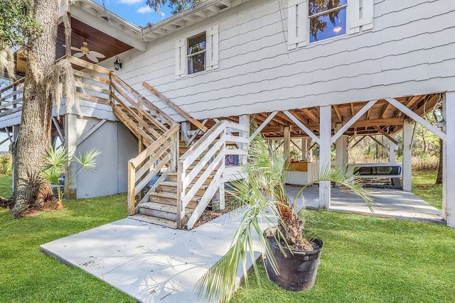 1090 Goldfinch Loop NE, Townsend, GA 31331