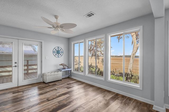 1090 Goldfinch Loop NE, Townsend, GA 31331