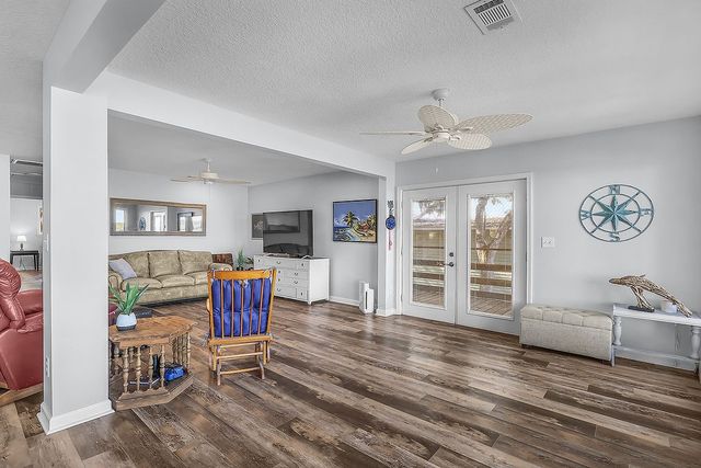 1090 Goldfinch Loop NE, Townsend, GA 31331