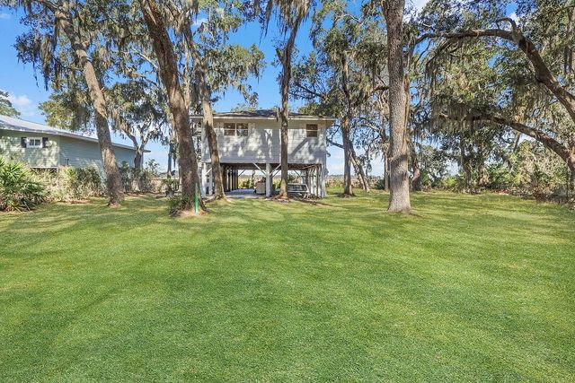 1090 Goldfinch Loop NE, Townsend, GA 31331