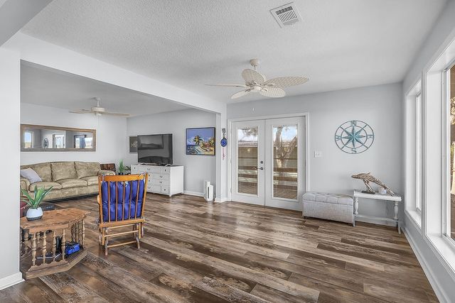 1090 Goldfinch Loop NE, Townsend, GA 31331