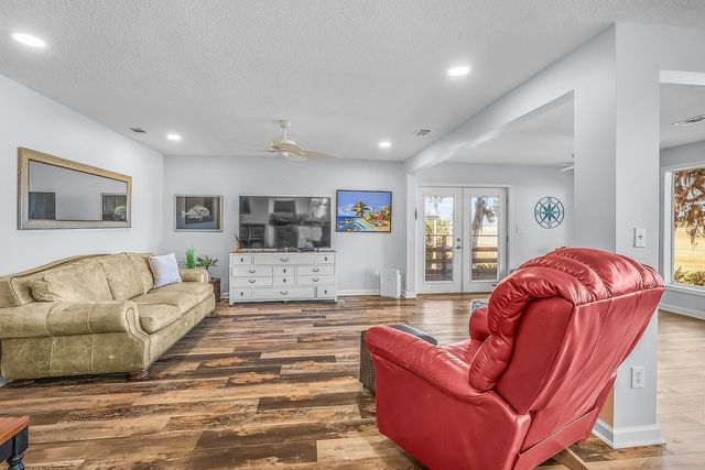 1090 Goldfinch Loop NE, Townsend, GA 31331