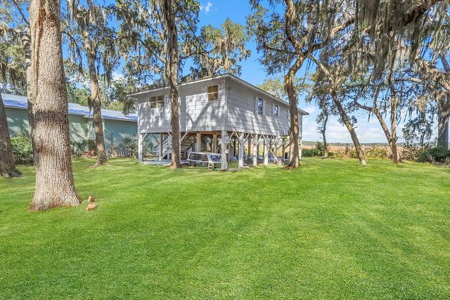 1090 Goldfinch Loop NE, Townsend, GA 31331