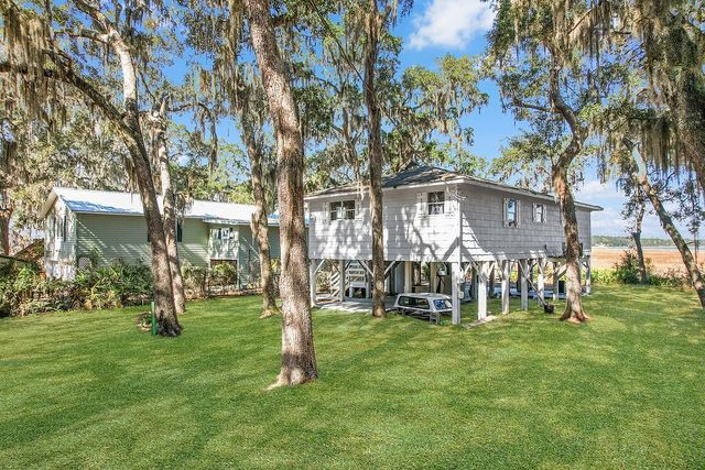 1090 Goldfinch Loop NE, Townsend, GA 31331