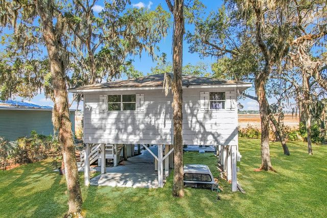 1090 Goldfinch Loop NE, Townsend, GA 31331