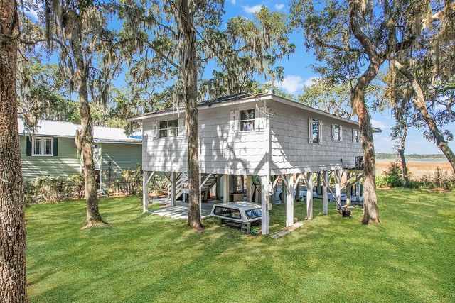 1090 Goldfinch Loop NE, Townsend, GA 31331