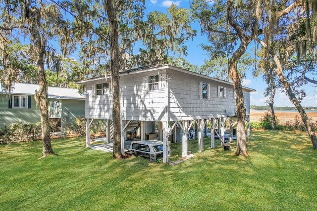 1090 Goldfinch Loop NE, Townsend, GA 31331