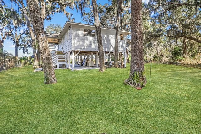 1090 Goldfinch Loop NE, Townsend, GA 31331