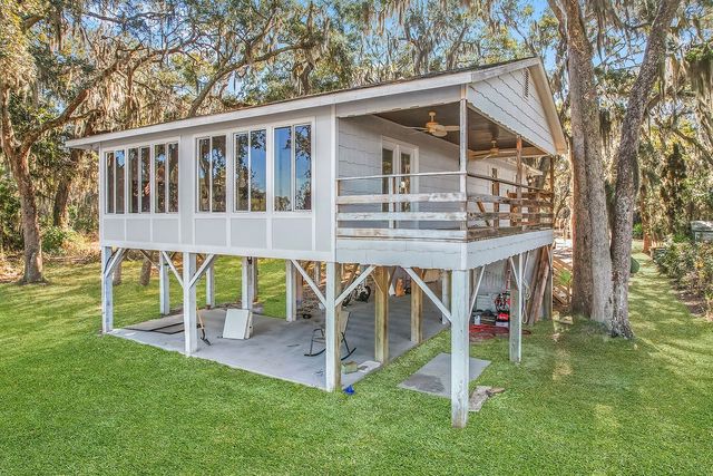 1090 Goldfinch Loop NE, Townsend, GA 31331