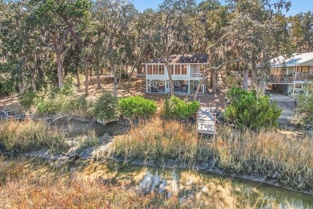 1090 Goldfinch Loop NE, Townsend, GA 31331