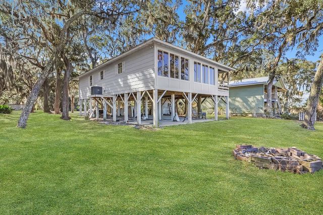 1090 Goldfinch Loop NE, Townsend, GA 31331