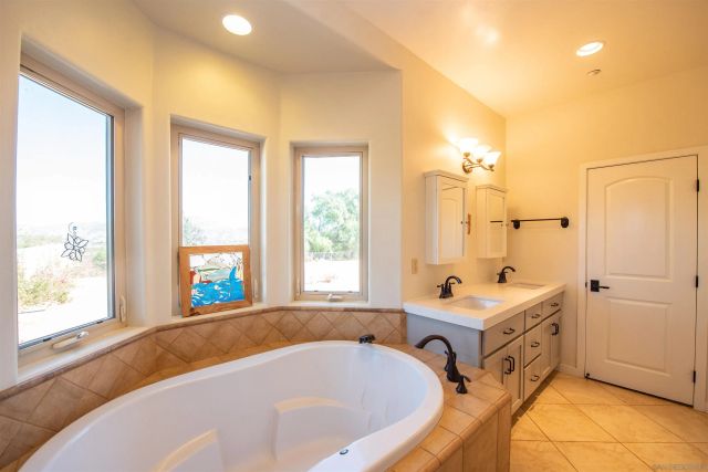14909 Four Corners, Ramona, CA 92065