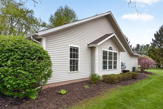 11976 Willow Wood, Holland, MI 49424