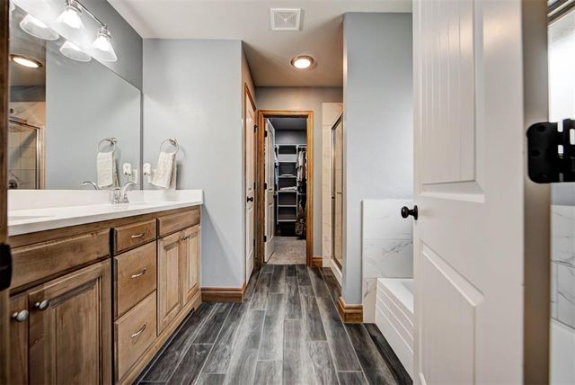 4216 Royal Garden Drive, Yukon, OK 73099
