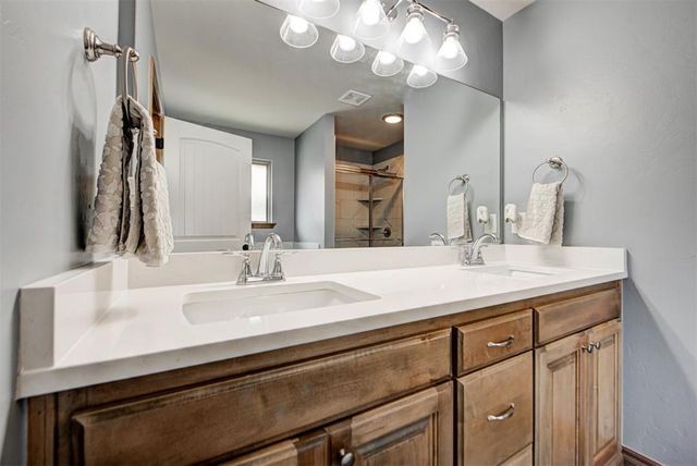 4216 Royal Garden Drive, Yukon, OK 73099
