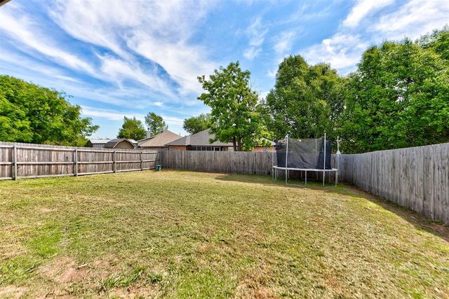 4216 Royal Garden Drive, Yukon, OK 73099
